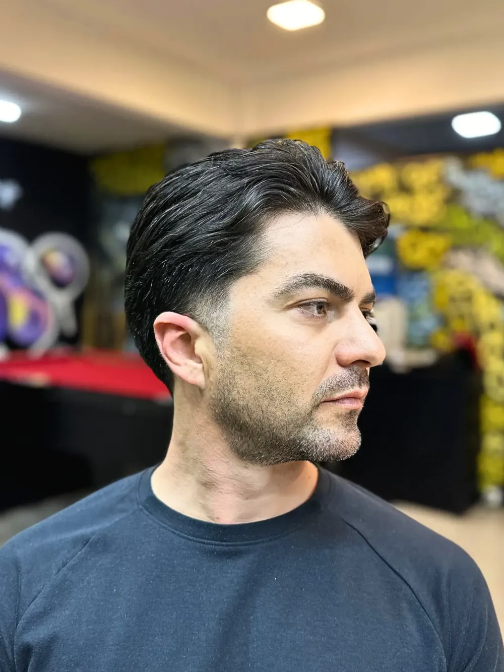 Cabelo masculino slick back com acabamento natural – Garage Studio